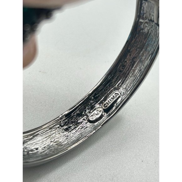 Designer Signed KJL Kenneth Jay Lane Hinged Clamper Bangle Green Crystals Pave - Picture 6 of 9